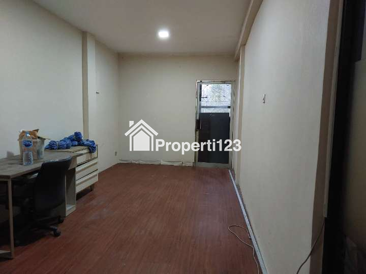 Dijual 1 unit Ruko 3 Lantai di Pertokoan Pulomas, Jl. Perintis Kemerdekaan, Jakarta - 4