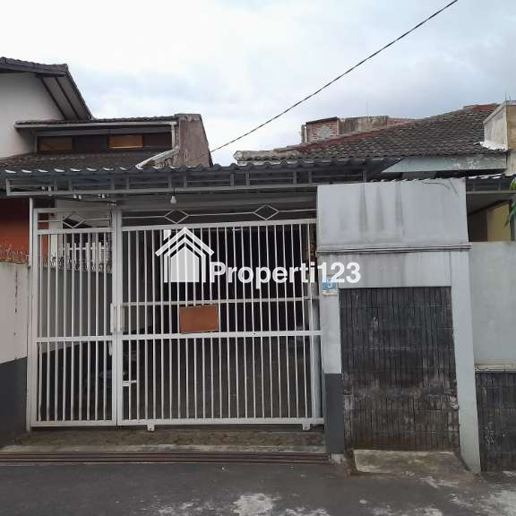 RUMAH DIJUAL TERAWAT DALAM KOMPLEK DI SARIJADI BANDUNG JAWA BARAT - 2