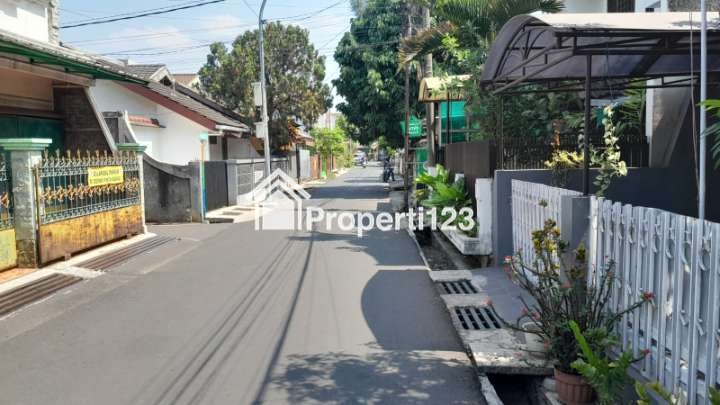 RUMAH DIJUAL 1,5 LANTAI TERAWAT DI KOMPLEK BLITAR ANTAPANI BANDUNG JAWA BARAT - 2