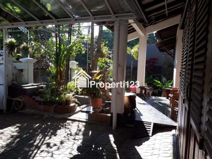 RUMAH DIJUAL 2 LANTAI DI KAWASAN ELIT SETRA SARI SARIJADI BANDUNG JAWA BARAT - 1