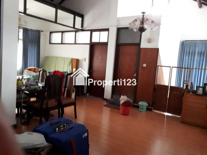 RUMAH DIJUAL 2 LANTAI DI KAWASAN ELIT SETRA SARI SARIJADI BANDUNG JAWA BARAT - 4