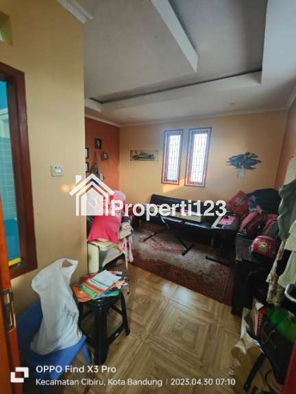 RUMAH MINIMALIS TERAWAT 1,5 LANTAI DI KOMPLEK CILENGKRANG INDAH BANDUNG JAWA BARAT - 7