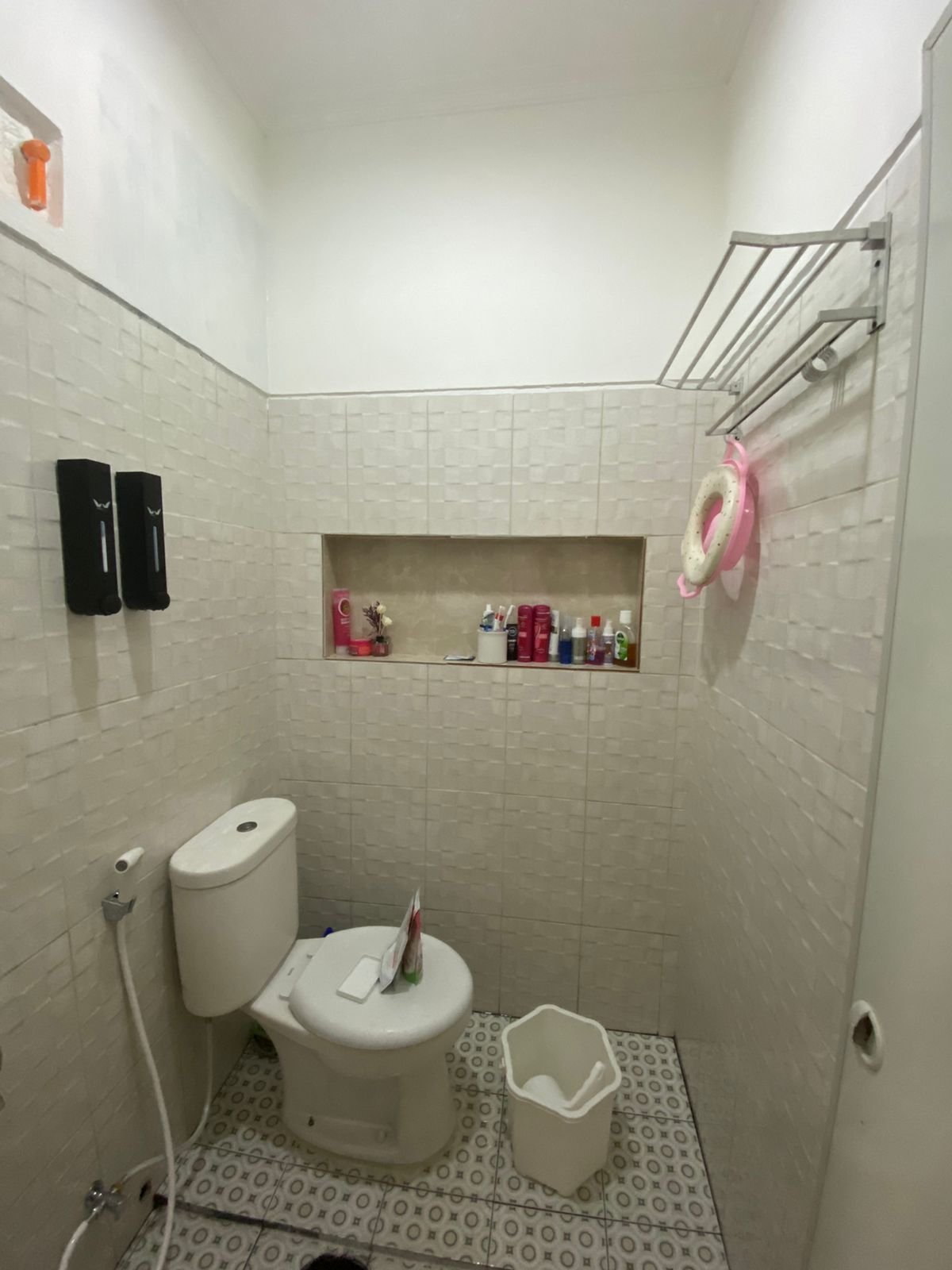 DI JUAL RUMAH TAKEOVER CIMUNING KOTA BEKASI - 18