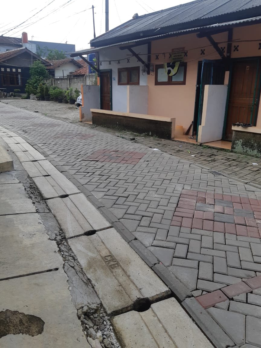 Dijual Rumah Beserta Tanah di Kp Cicentang Rawabuntu BSD Tangerang Selatan - 2