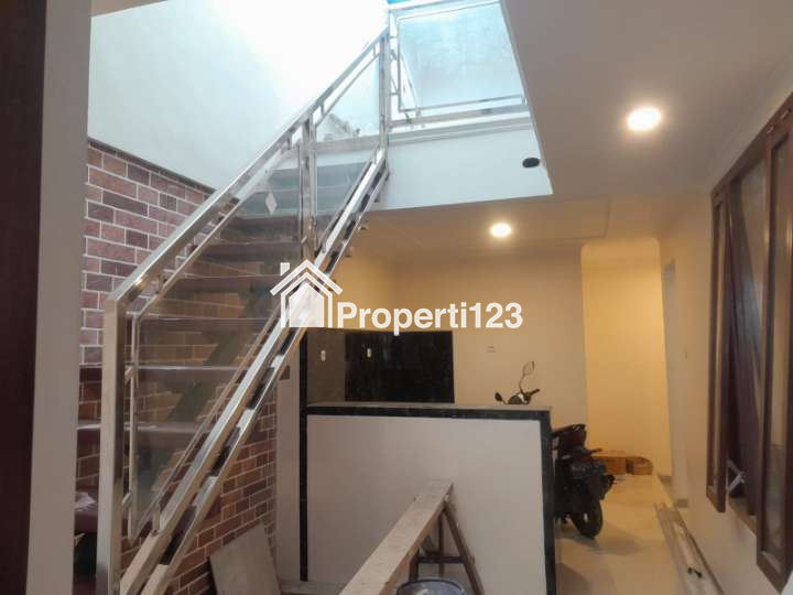 Rumah Baru 2 Lantai PBI Araya - 5