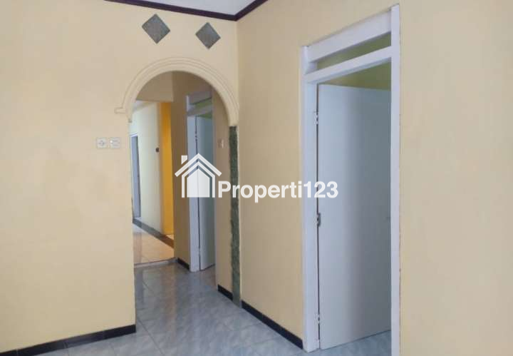 Rumah 3 Lantai Griya Shanta, Soehat Kota Malang - 11