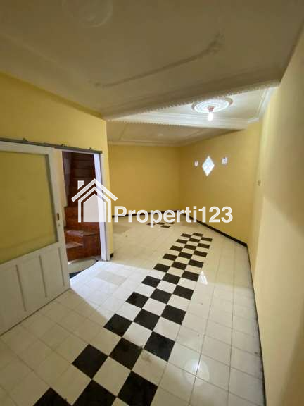 Rumah 3 Lantai Griya Shanta, Soehat Kota Malang - 8