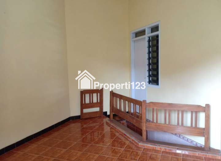 Rumah 3 Lantai Griya Shanta, Soehat Kota Malang - 13