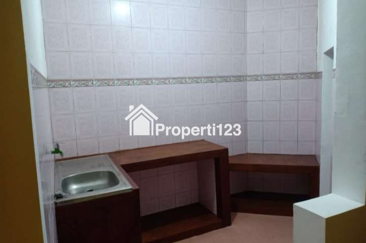Rumah 3 Lantai Griya Shanta, Soehat Kota Malang - 12