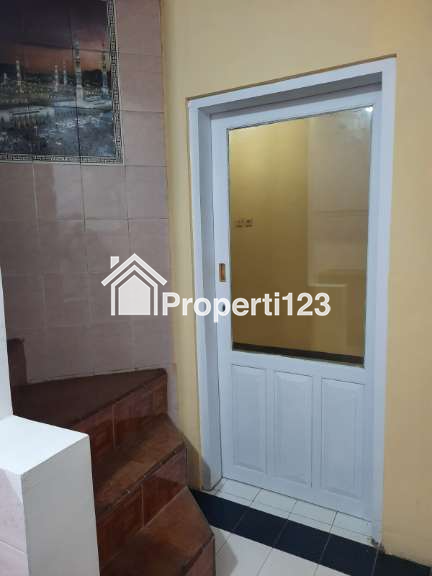 Rumah 3 Lantai Griya Shanta, Soehat Kota Malang - 10