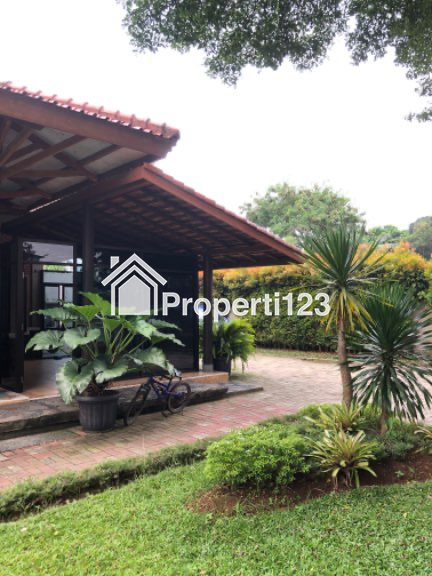 DIJUAL RUMAH ADA KOLAM RENANG SIAP HUNI - 2