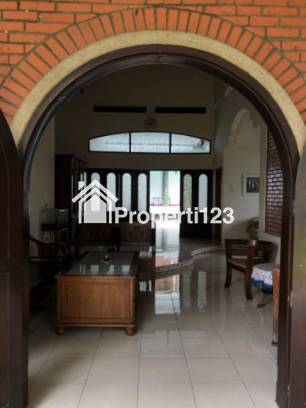 DIJUAL RUMAH ADA KOLAM RENANG SIAP HUNI - 7