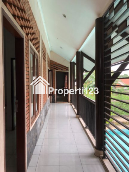 DIJUAL RUMAH ADA KOLAM RENANG SIAP HUNI - 11