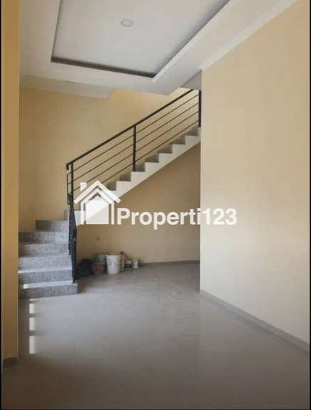 Istimewaa!!! Rumah Baru Gress Lokasi Greenlake Wonorejo Rungkut Surabaya - 3