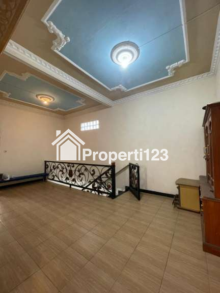 Rumah Mewah 3 Lantai Gondanglegi Malang - 3