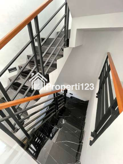 Brand new house dengan bangunan 3 lantai di kalibata jakarta selatan - 4