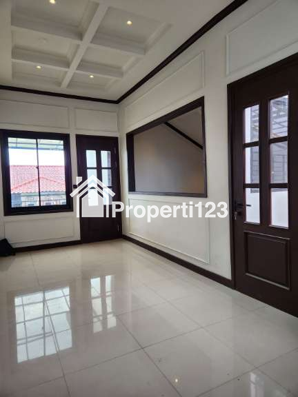 Rumah siap huni desain american colonial akses strategis pondok bambu - 4