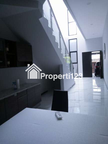 Rumah Baru Gress Siapp Huni Lokasi Mulyosari Surabaya Timur - 3