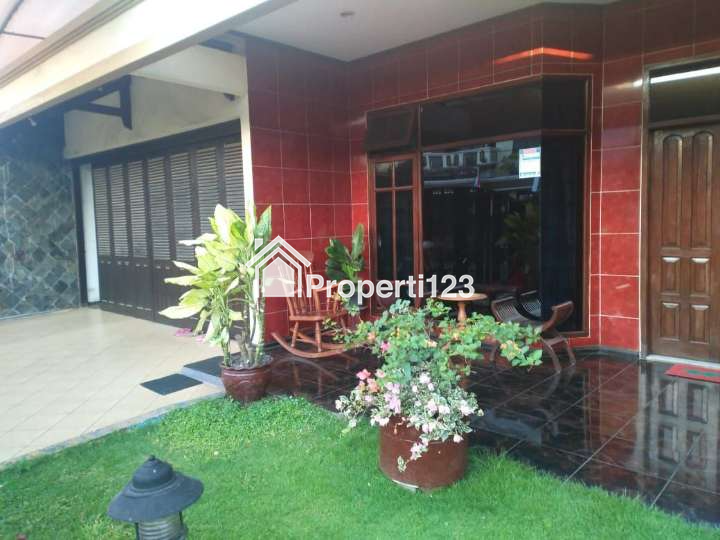 Rumah Besar Asri Harga Dibawah Pasaran Lokasi Ketintang Wiyata Surabaya Selatan - 4