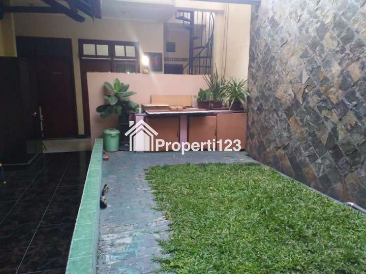 Rumah Besar Asri Harga Dibawah Pasaran Lokasi Ketintang Wiyata Surabaya Selatan - 5