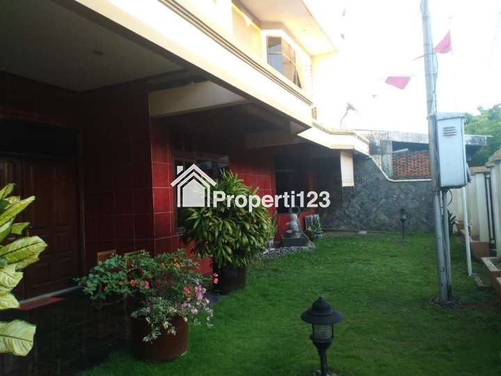 Rumah Besar Asri Harga Dibawah Pasaran Lokasi Ketintang Wiyata Surabaya Selatan - 2