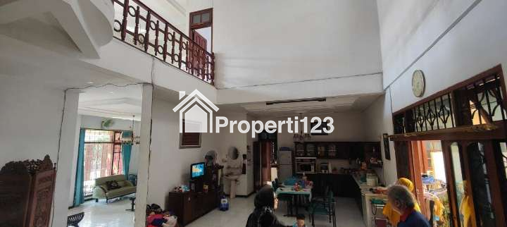 Rumah Besar Asri Harga Dibawah Pasaran Lokasi Ketintang Wiyata Surabaya Selatan - 3