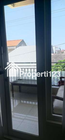 Rumah Semi Furnished Istimewa Siap Huni Lokasi Mulyosari Tengah Surabaya - 4