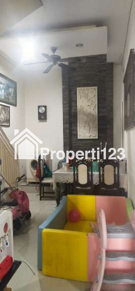 Rumah Semi Furnished Istimewa Siap Huni Lokasi Mulyosari Tengah Surabaya - 5