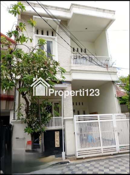 Rumah Semi Furnished Istimewa Siap Huni Lokasi Mulyosari Tengah Surabaya - 13