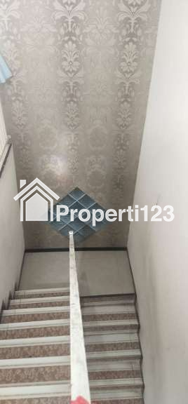 Rumah Semi Furnished Istimewa Siap Huni Lokasi Mulyosari Tengah Surabaya - 10