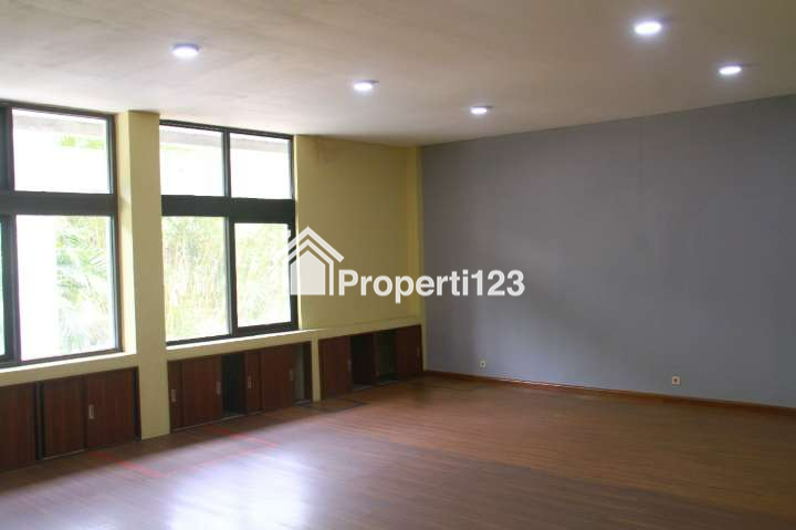 Disewakan Ruang Kantor Plaza Bisnis Kemang, Jakarta Selatan - 4