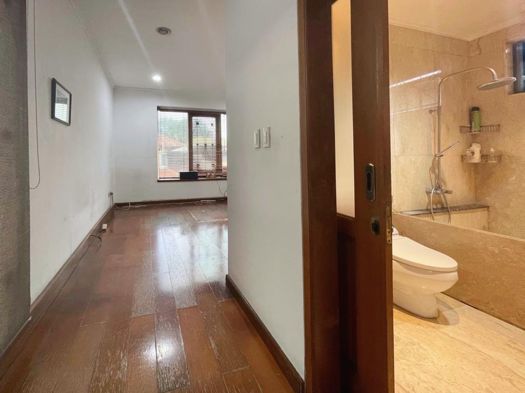 DI JUAL RUMAH ASRI DAN LUAS DI WILAYAH KAYU PUTIH - 1