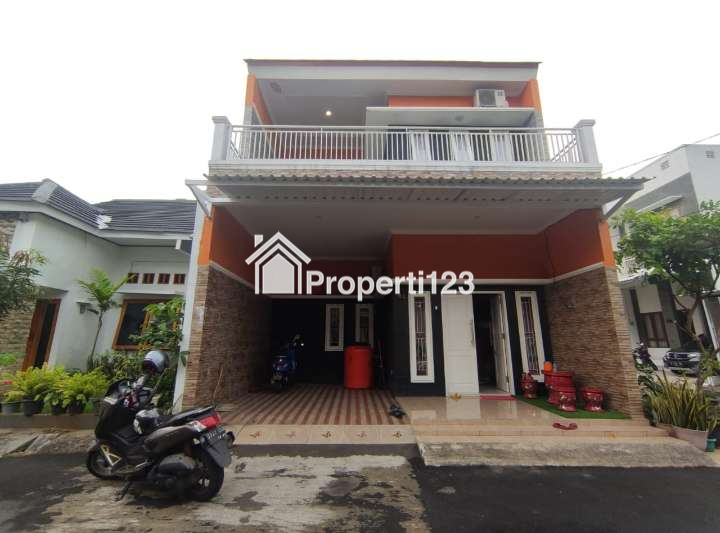 Rumah 2 lantai di komplek perumahan asri dan aman - 1