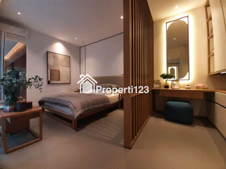 Rumah Full Furnished Baru Gress Siap Huni Lokasi Darmo Permai Timur Surabaya - 4