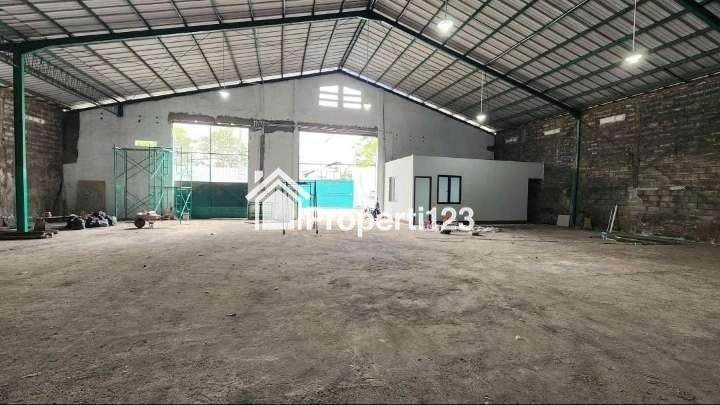 Gudang Tempat Usaha Nol Jalan Raya Siap Pakai  Lokasi Raya Tanjungsari - 4