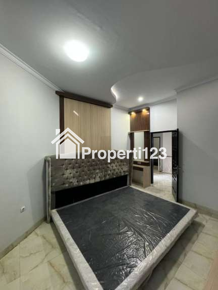 Rumah Private Pool Lenteng Agung  Jakarta Selatan - 11