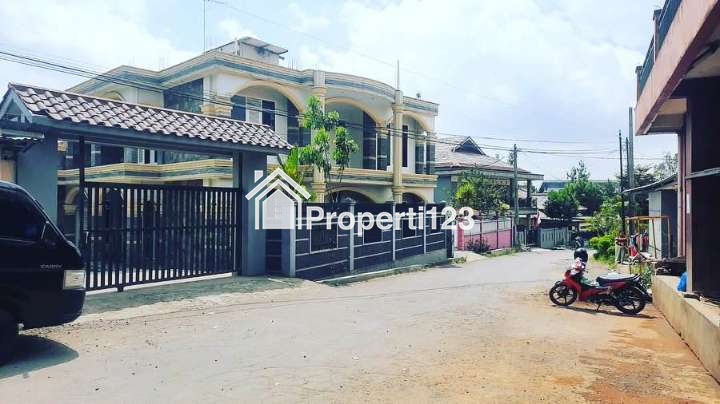 Villa 3 Lantai Asri dan Nyaman Cipanas Puncak - 4