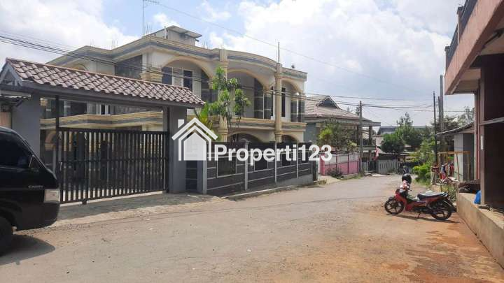 Villa 3 Lantai Asri dan Nyaman Cipanas Puncak - 10