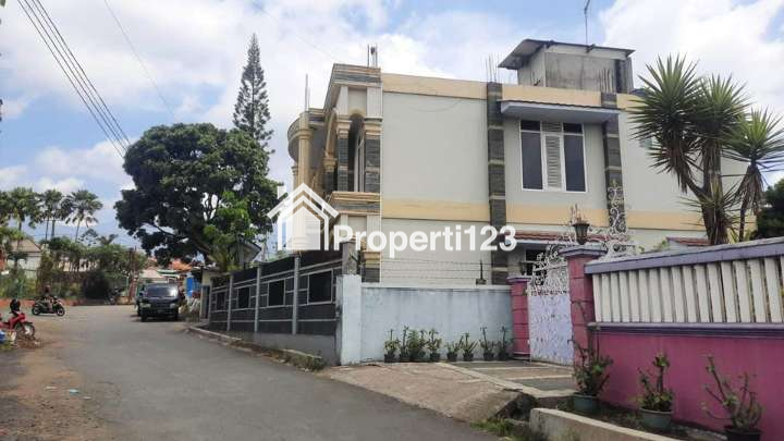 Villa 3 Lantai Asri dan Nyaman Cipanas Puncak - 8