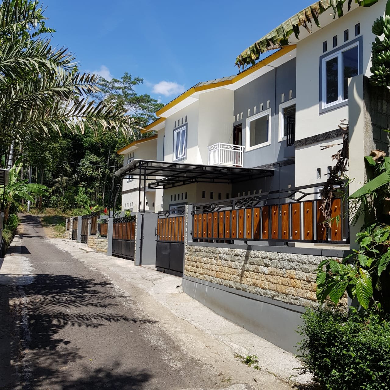 Dijual Cepat BU, Rumah 2 Lantai di , Argomulyo, Salatiga,Jawa Tengah - 1