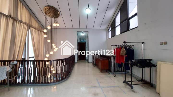 Dijual Rumah 2 Lantai , Lokasi Strategis, Kedoya, Jakarta Barat - 4
