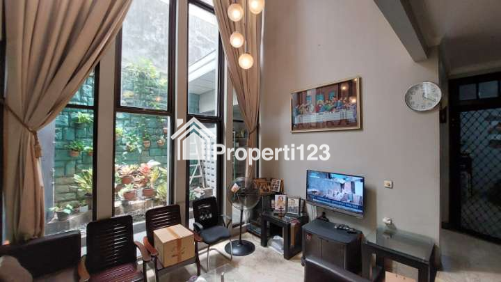 Dijual Rumah 2 Lantai , Lokasi Strategis, Kedoya, Jakarta Barat - 2