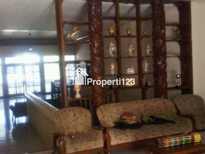 Rumah Ekstra Luas Di Belakang Ciputra World jl HR Muhammad Surabaya Barat - 2