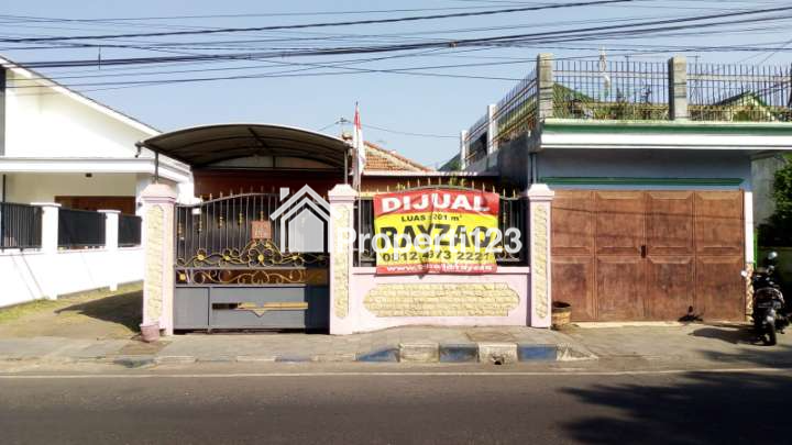 DIJUAL RUMAH DI TEPI JALAN PATIMURA PASURUAN KOTA, JATIM - 2