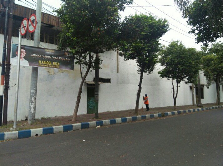 DIJUAL MURAH RUMAH POJOK 2Lt DI TEPI JALAN RAYA SUKARNO HATTA PASURUAN KOTA, JATIM - 17