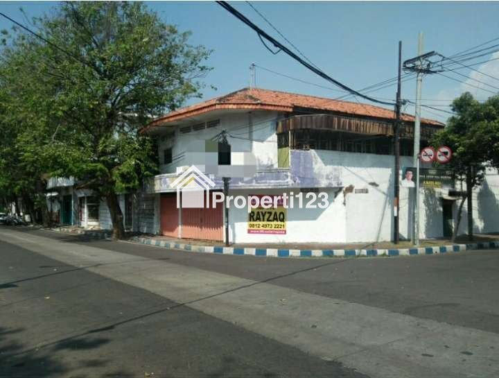 DIJUAL MURAH RUMAH POJOK 2Lt DI TEPI JALAN RAYA SUKARNO HATTA PASURUAN KOTA, JATIM - 1
