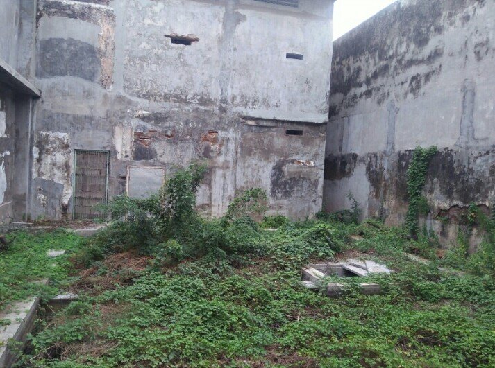 DIJUAL MURAH RUMAH POJOK 2Lt DI TEPI JALAN RAYA SUKARNO HATTA PASURUAN KOTA, JATIM - 25