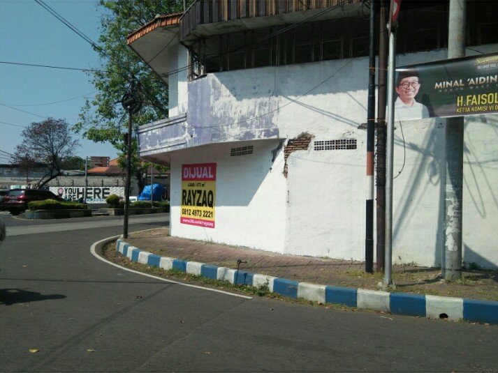 DIJUAL MURAH RUMAH POJOK 2Lt DI TEPI JALAN RAYA SUKARNO HATTA PASURUAN KOTA, JATIM - 13