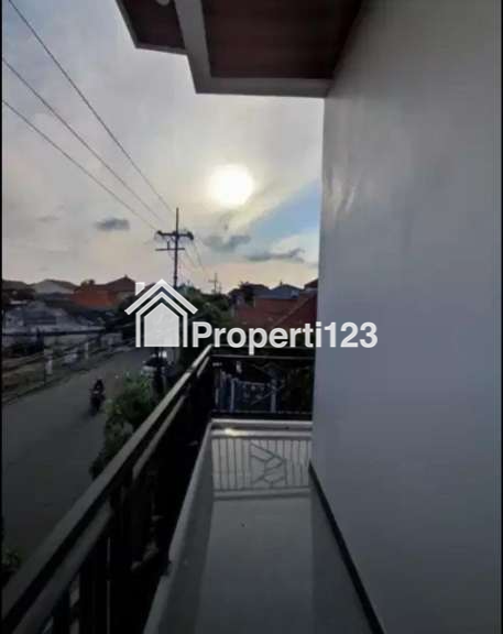 Rumah Hook Baru Gress Lokasi Super Strategis di Semolowaru Surabaya - 10