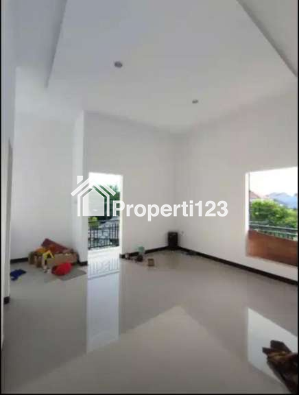 Rumah Hook Baru Gress Lokasi Super Strategis di Semolowaru Surabaya - 5